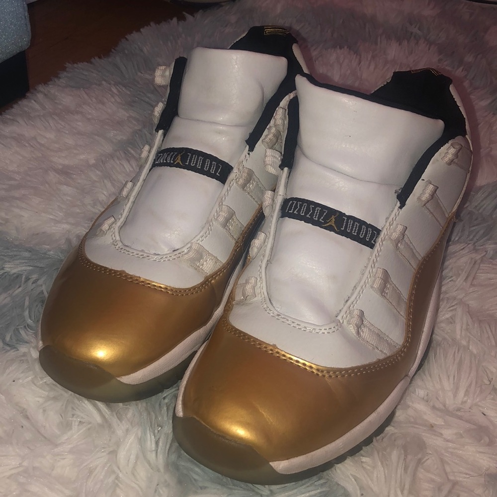Jordan 11 Low “Closing Ceremony”